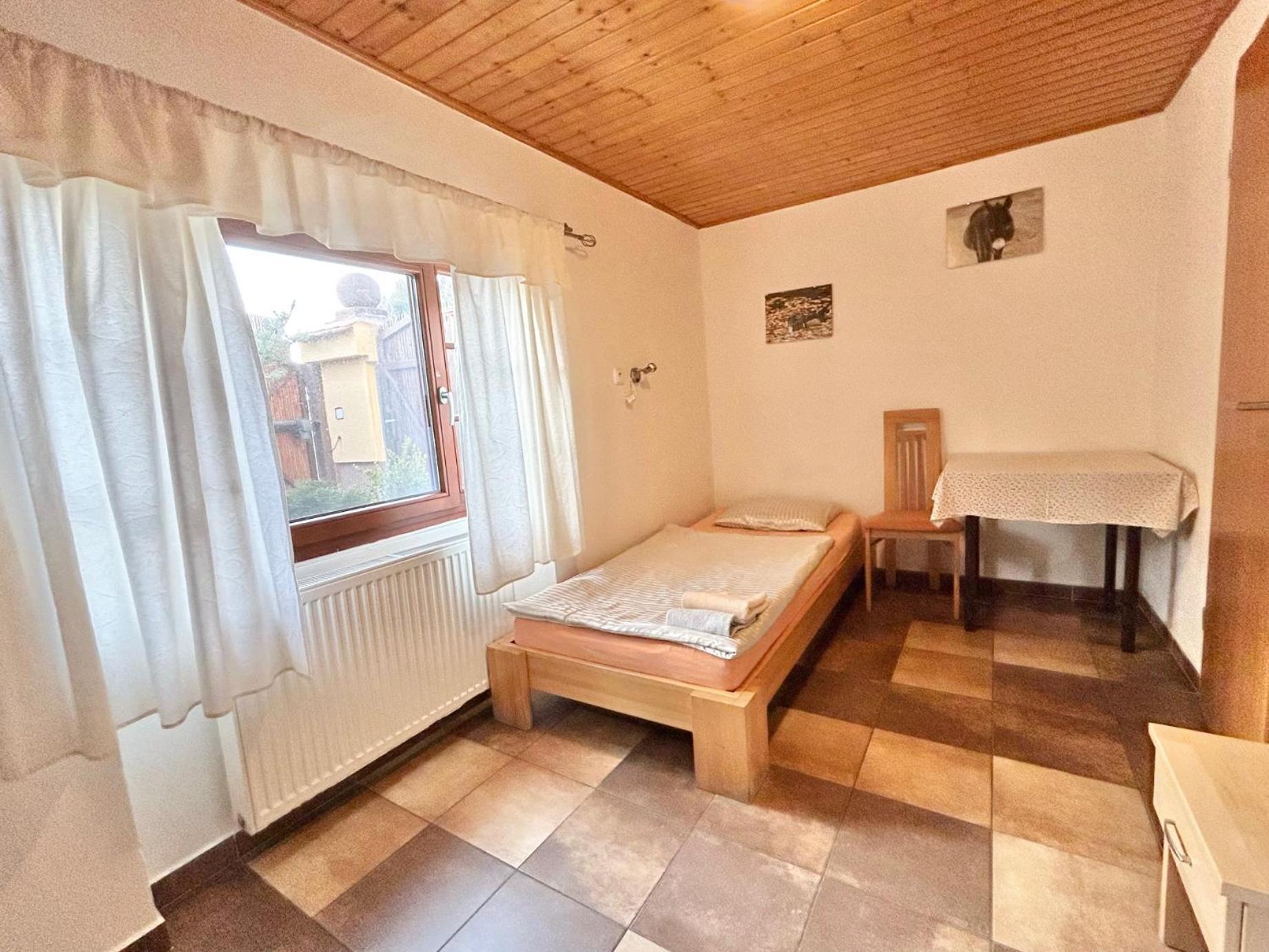 Penzion Farma Dvorec Radnice Bagian luar foto