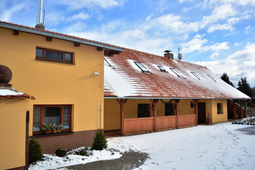 Penzion Farma Dvorec Radnice Bagian luar foto