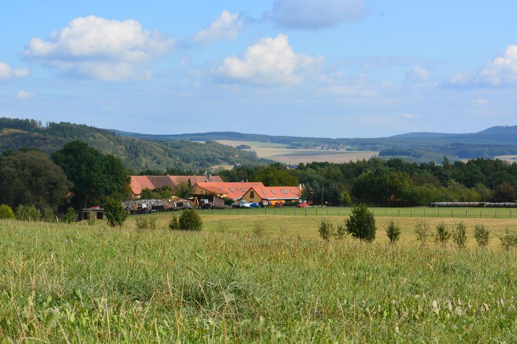 Penzion Farma Dvorec Radnice Bagian luar foto
