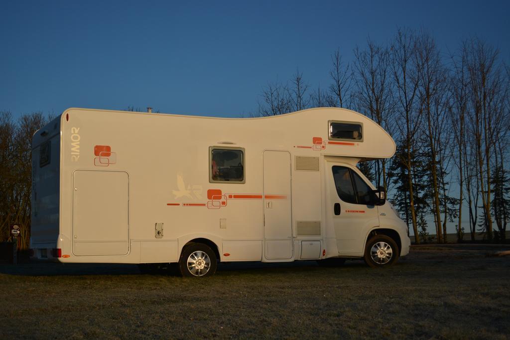 Penzion Farma Dvorec Radnice Bagian luar foto